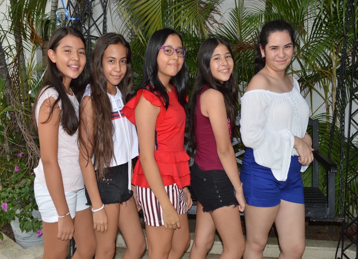 Zarai Trujillo Cruz, Valeria Salgado, la cumpleañera Paula Becerra, Paula Vargas y Ana María Polanía.